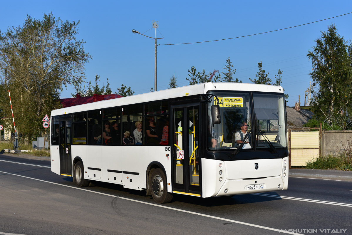 Автобус 144 красное