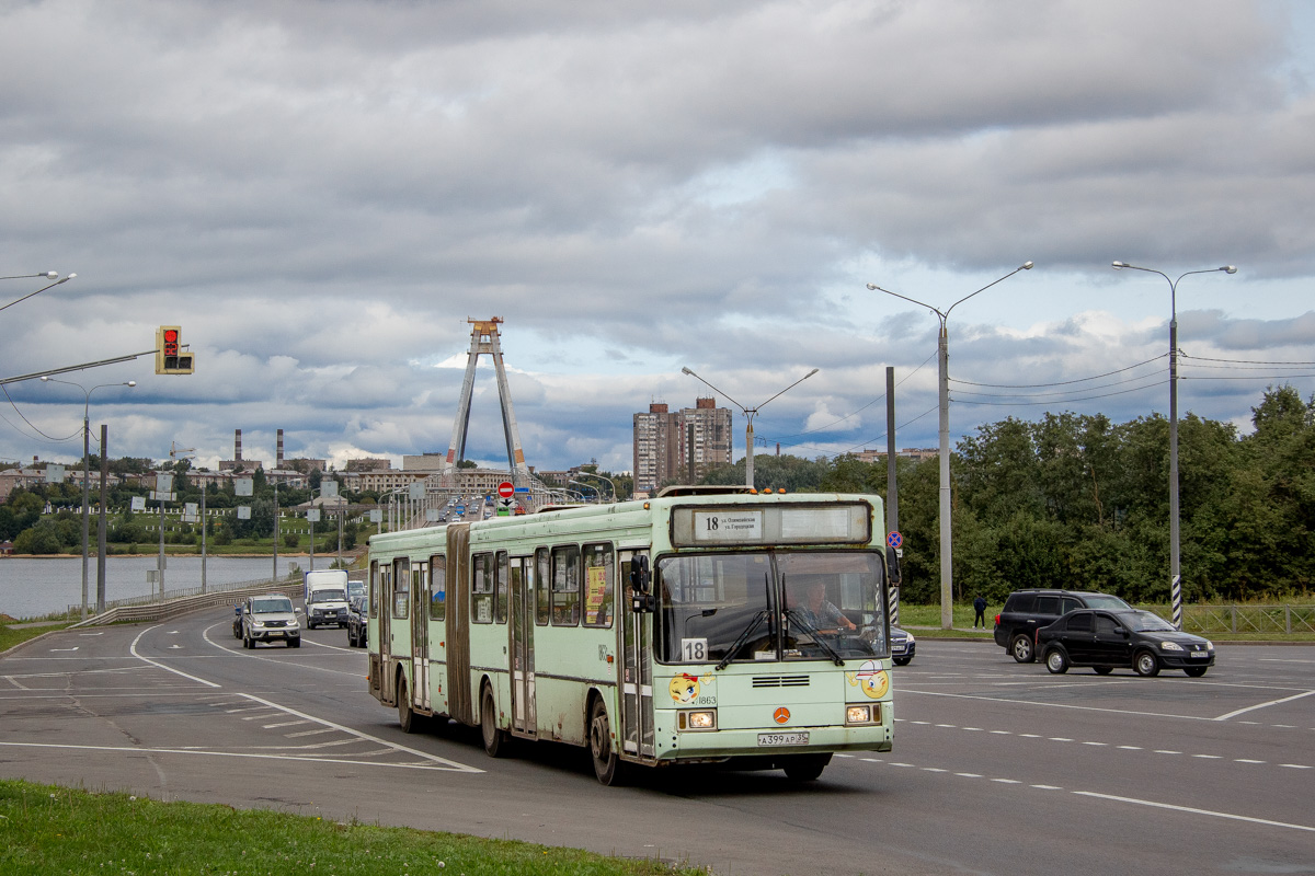 Череповец в реальном времени. Автобус-гармошка. Автобусная гармошка. Автобус Мерседес гармошка. Вологда автобус гармошка.