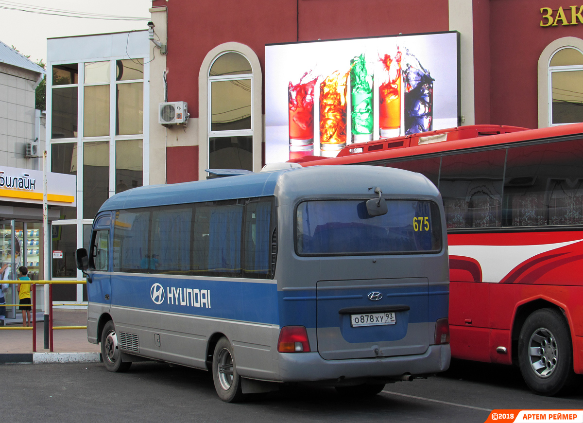 Автобусы абинск краснодар. Hyundai County Deluxe. Автовокзал Абинск. Автобус Абинск. Маршрутка Абинск Крымск.