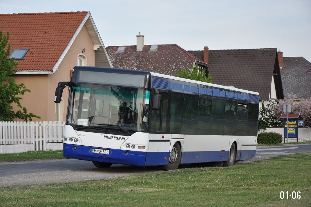 Hungary, Neoplan N4416 Centroliner # MNG-706