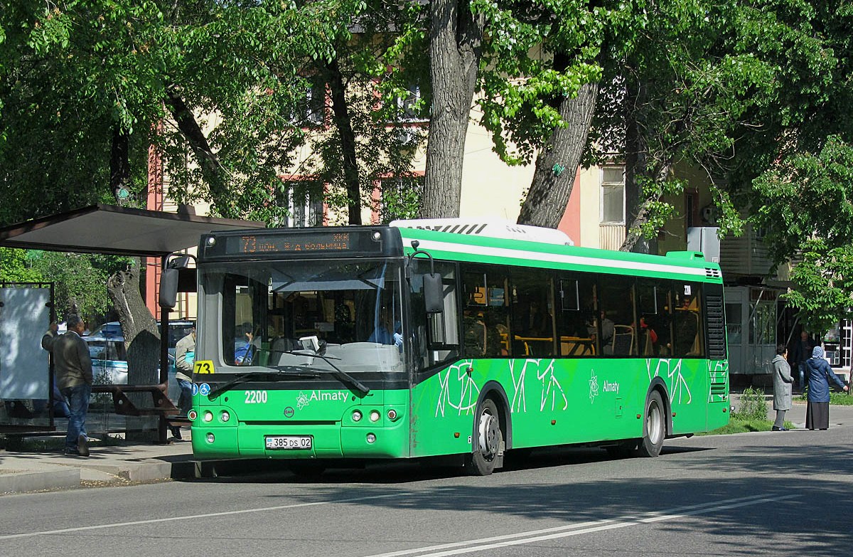 Автобус 73. ЛИАЗ 5292.65-73. ЛИАЗ 5292 гармошка. Автобус ЛИАЗ 5292 гармошка. ЛИАЗ 5292 автобус Астана.