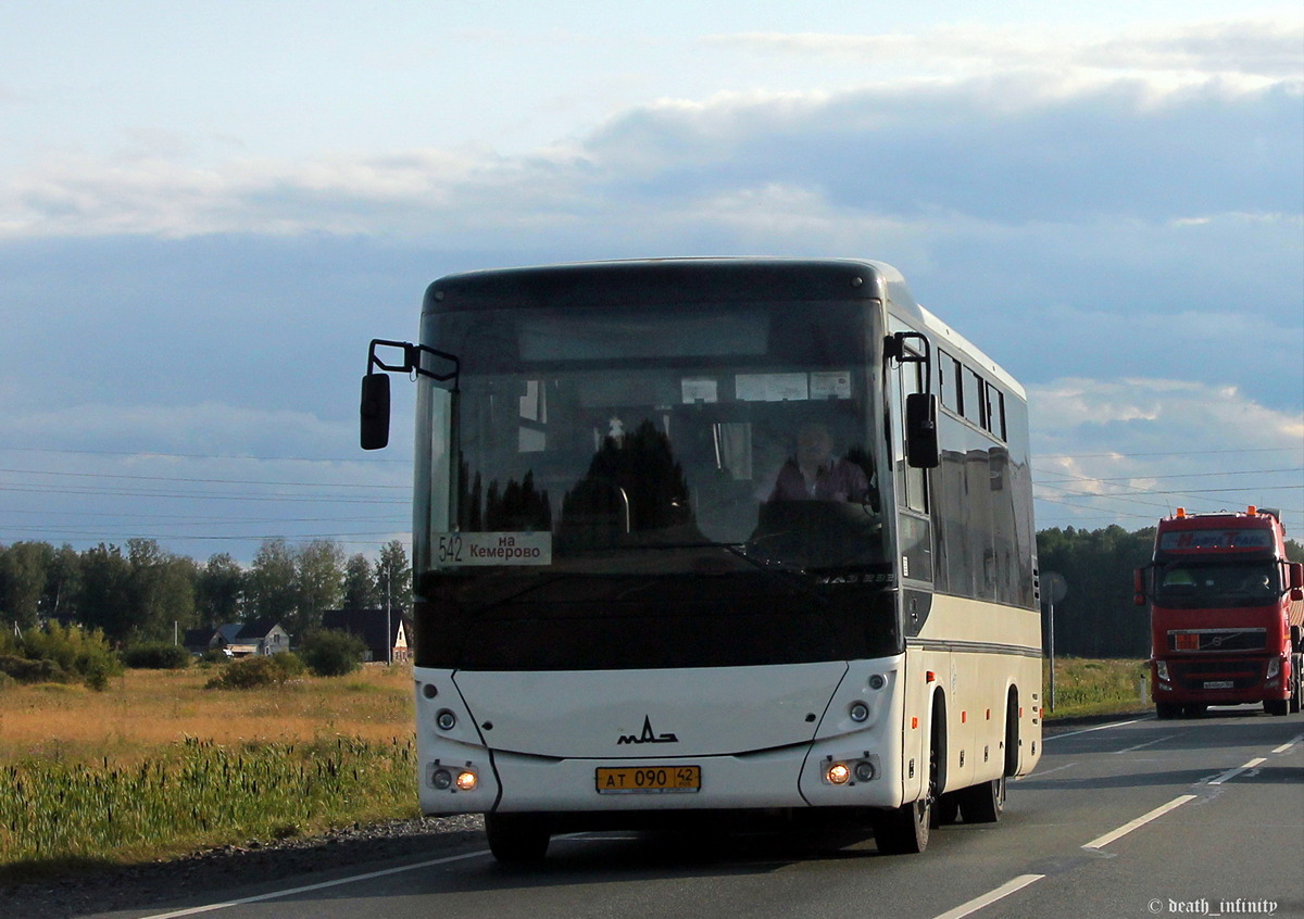 Новосиб кемерово. МАЗ 232. МАЗ 123. Автобус МАЗ 203 Новосибирск. Автобус 542 Кемерово Новосибирск.