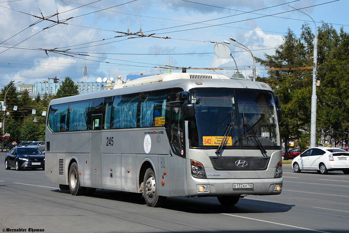 80 автобус кемерово. Автобус Hyundai Universe Space Luxury Кемерово. Новосибирский автобус Кемерово. Новосибирск Хендай автобус.