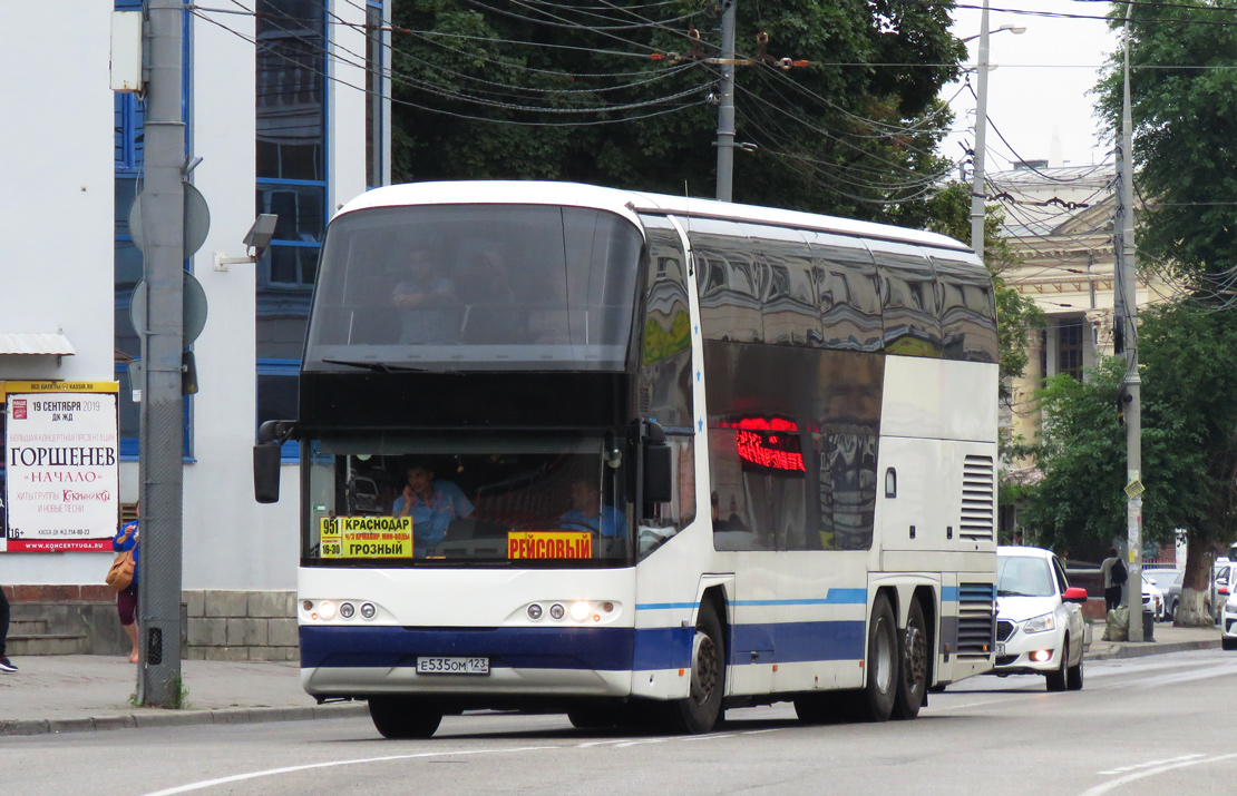 Минеральные воды грозный автобус. Neoplan n1122/3. Автобус Грозный Краснодар. Краснодар Грозный автобус и номер. Автобус 951 Краснодар Грозный.