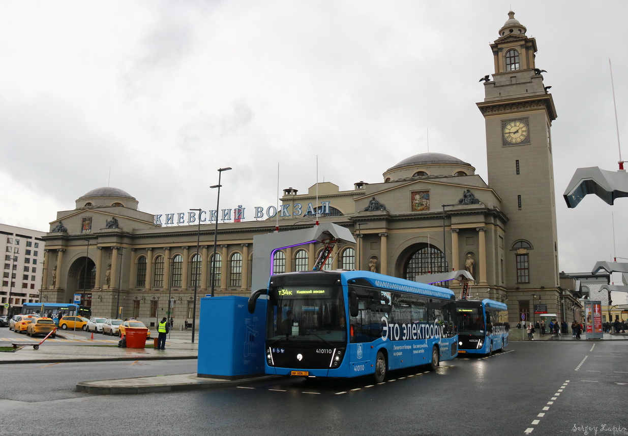 Автобус москва киевский. Электробусы в Киевском вокзале. Автобус т34 Москва. Электробус т34. На площади Киевского вокзала электробус.