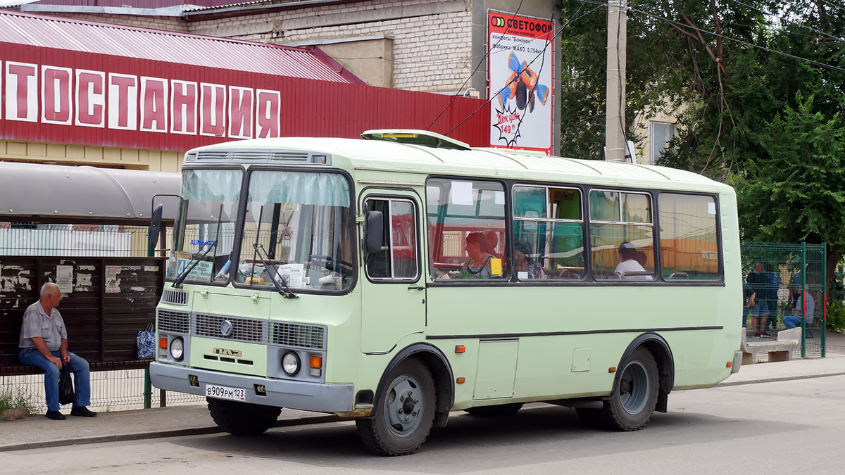 Номер автовокзала светлоград. Автостанция Светлоград. ПАЗ 32054 Ставропольский край. Номер автостанции Светлоград телефона. Автовокзал Светлоград телефон.