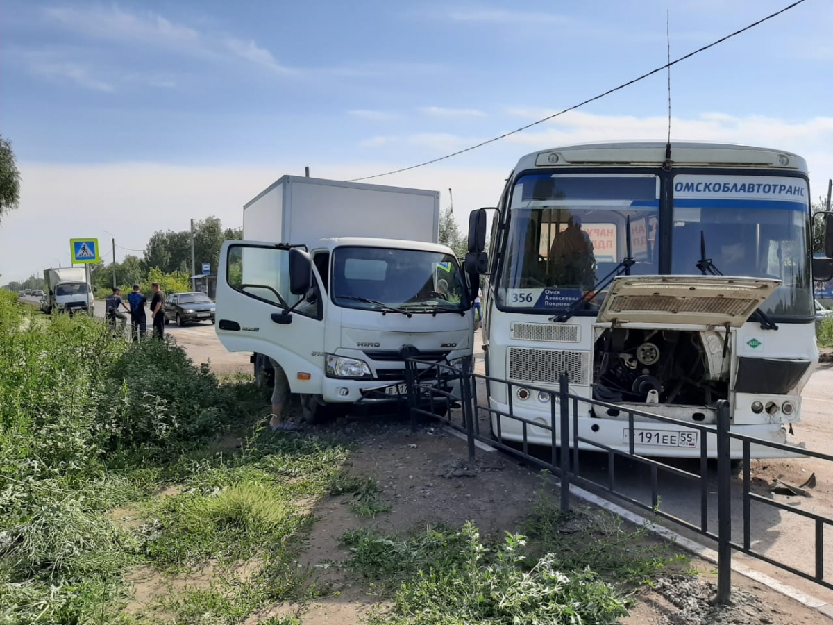 Фото автобусов омскоблавтотранс