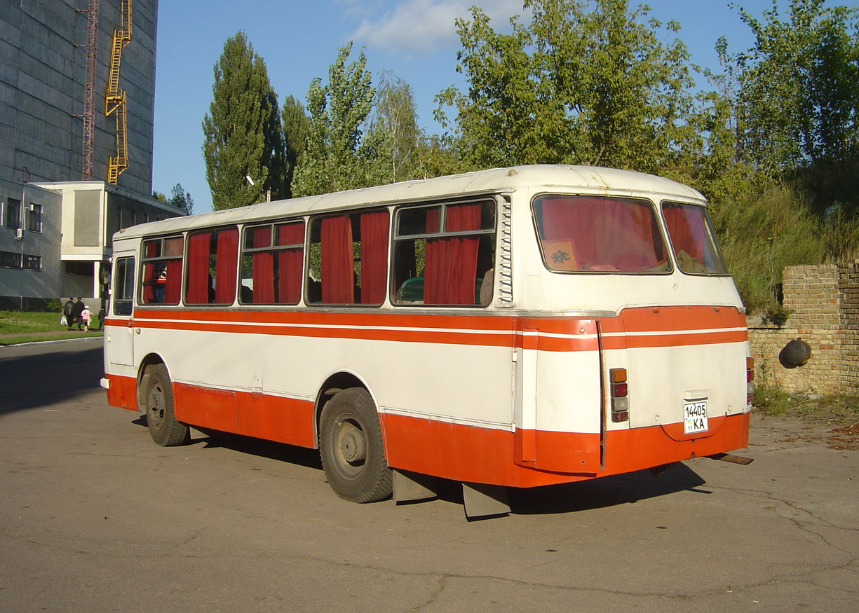 Автобус 144 красное. ЛАЗ 695. ЛАЗ 695 колесо. ЛАЗ-695 автобус. Ступицы ЛАЗ 695н.